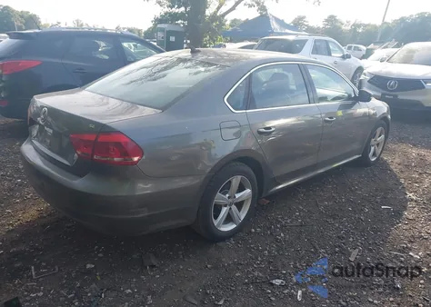 2012 Volkswagen Passat 2.5L Se z USA, uszkodzony, nr VIN 1VWBP7A35CC110905